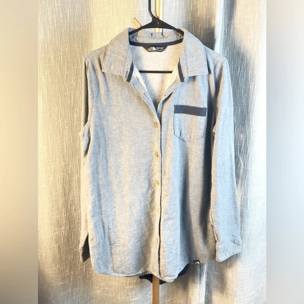 The North Face Women's Button Down Shirt Blue Size Medium